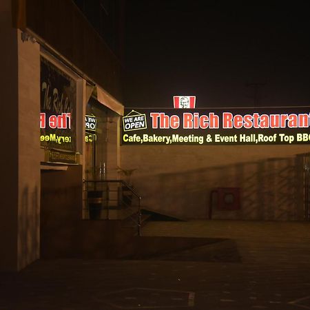 The Rich Hotel & Apartments Lahore Esterno foto
