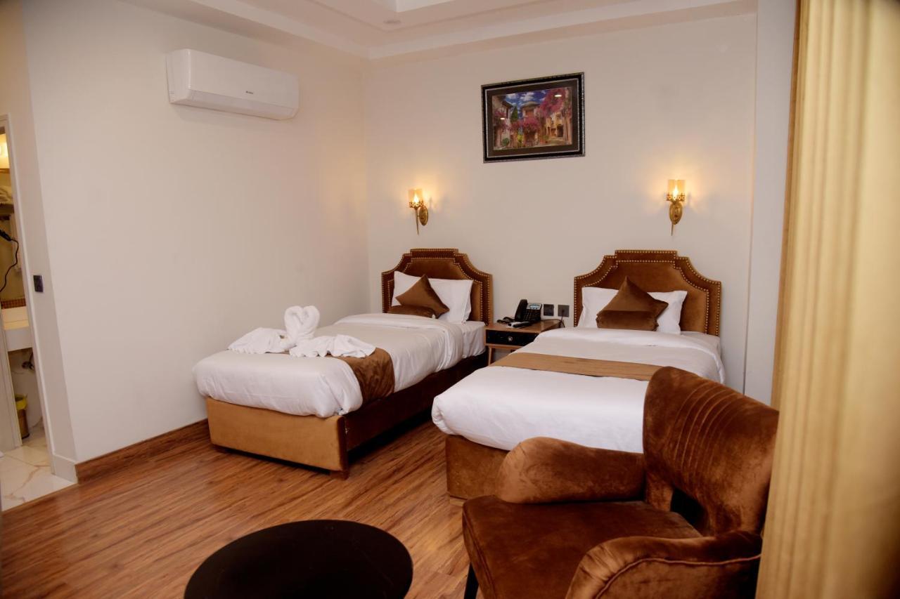 The Rich Hotel & Apartments Lahore Esterno foto