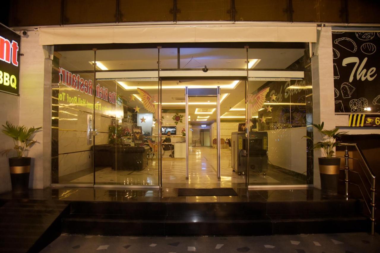 The Rich Hotel & Apartments Lahore Esterno foto