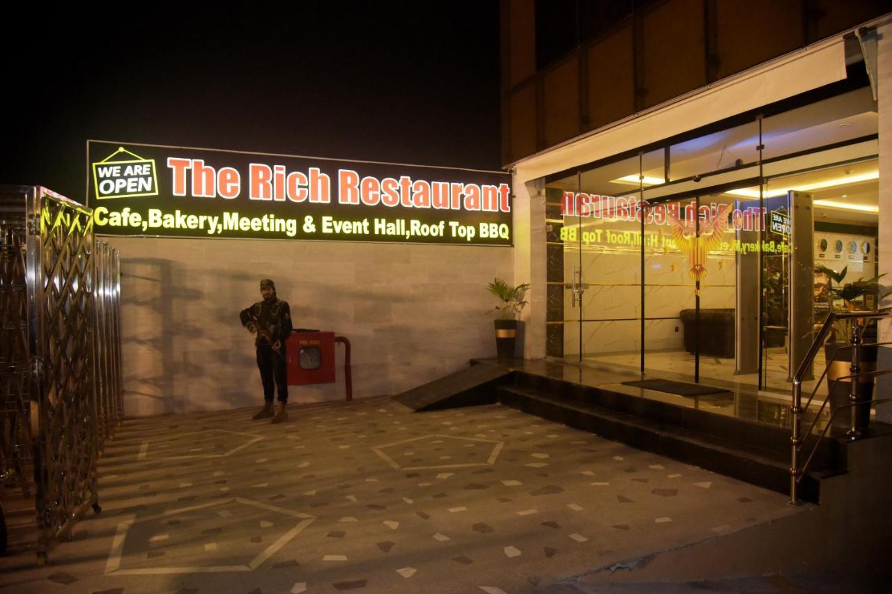 The Rich Hotel & Apartments Lahore Esterno foto