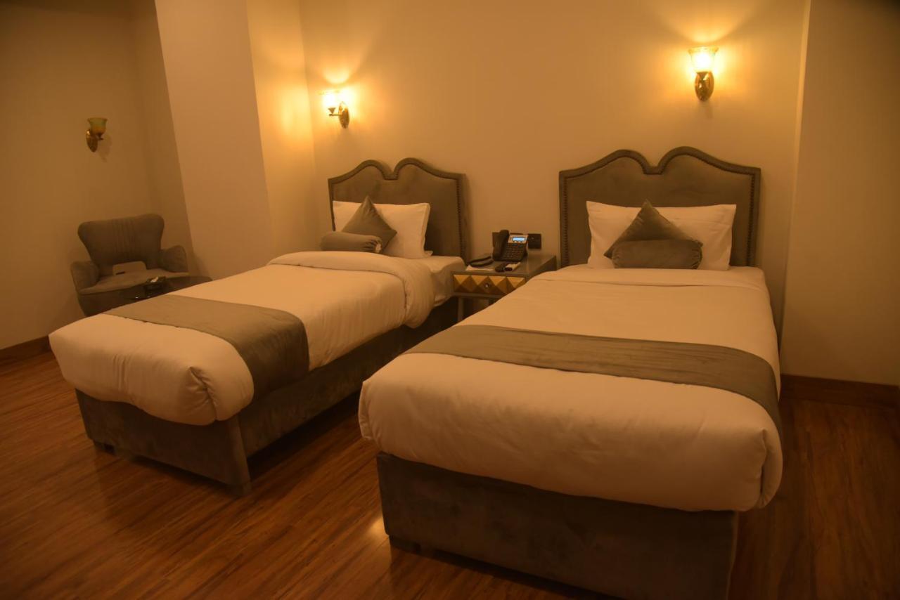 The Rich Hotel & Apartments Lahore Esterno foto