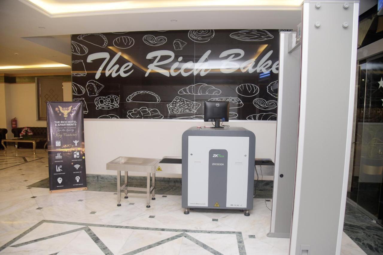The Rich Hotel & Apartments Lahore Esterno foto