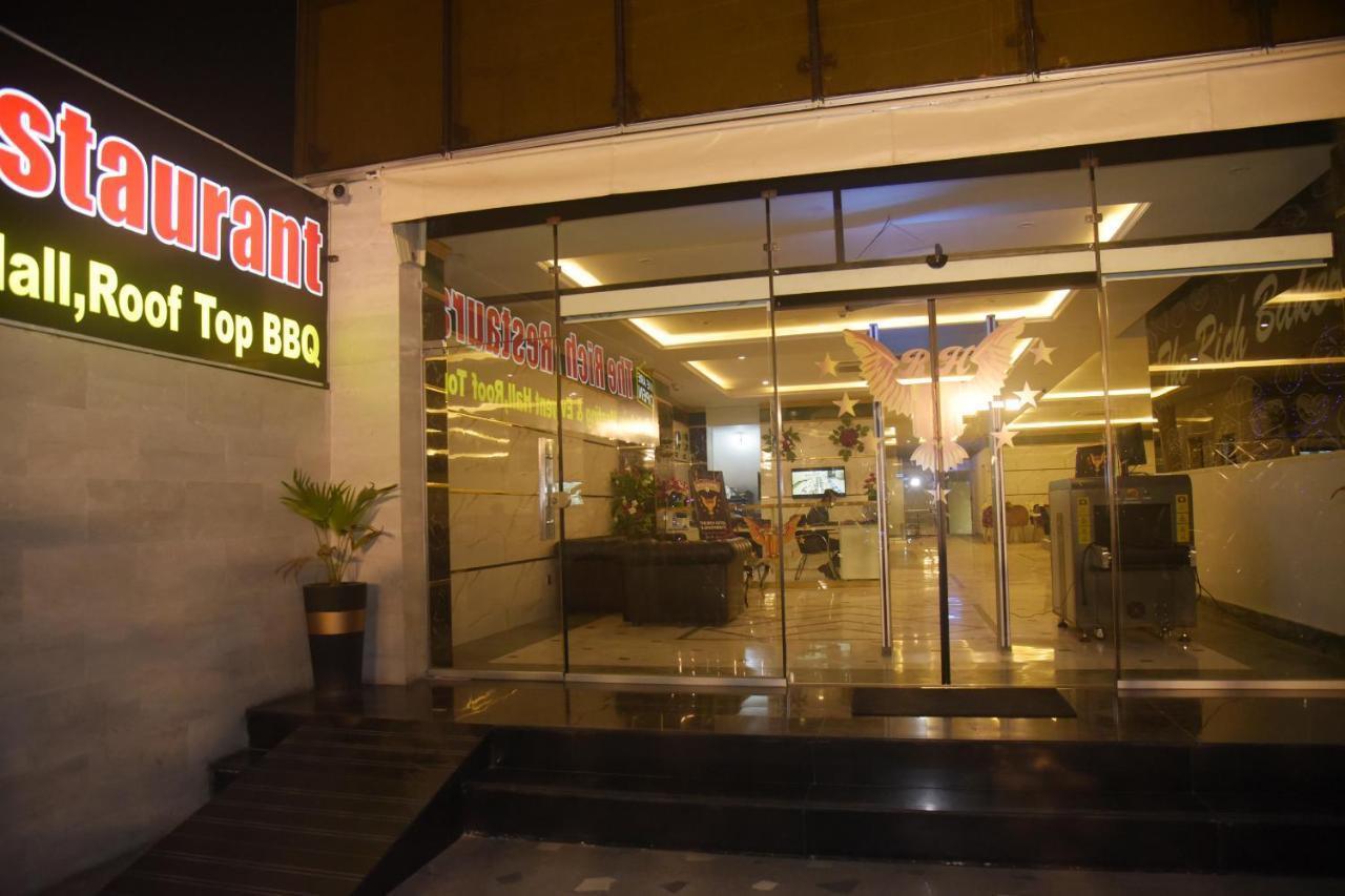 The Rich Hotel & Apartments Lahore Esterno foto