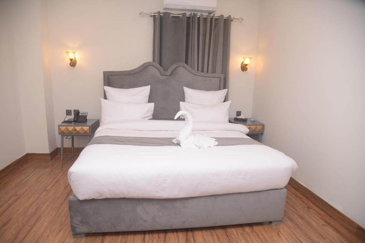 The Rich Hotel & Apartments Lahore Esterno foto