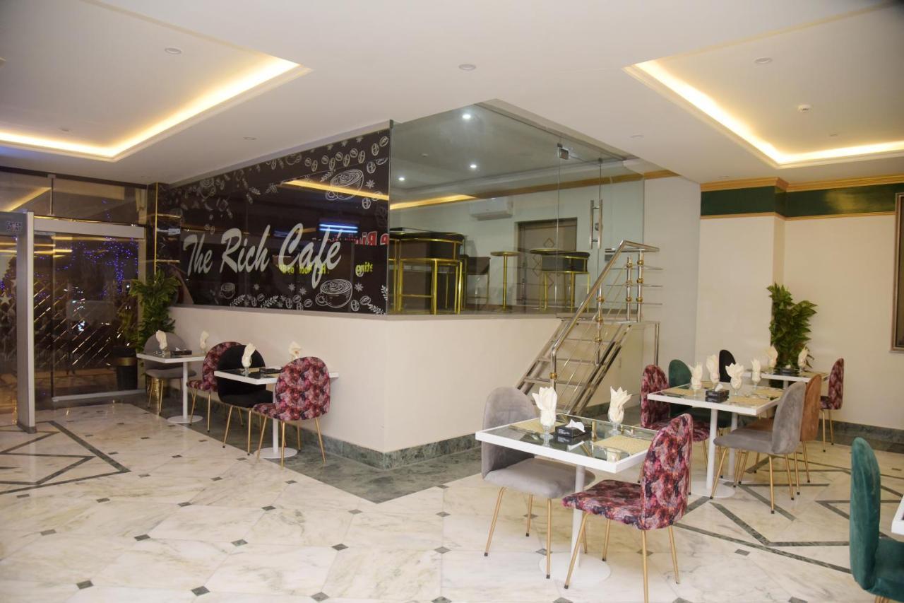 The Rich Hotel & Apartments Lahore Esterno foto