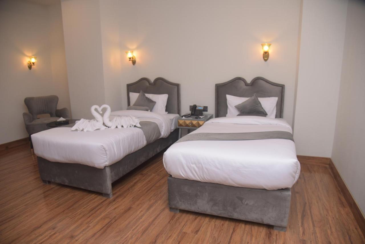 The Rich Hotel & Apartments Lahore Esterno foto