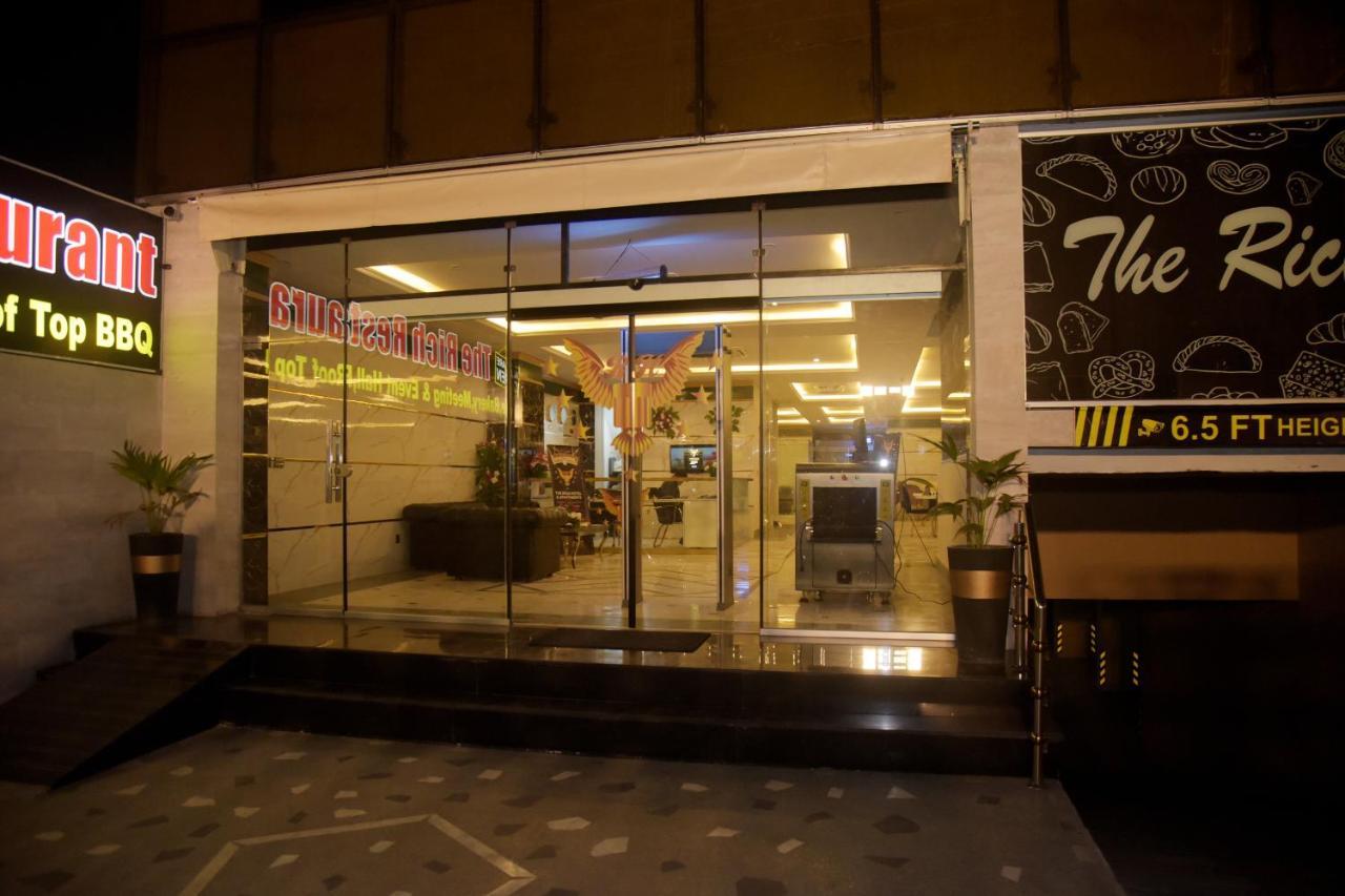 The Rich Hotel & Apartments Lahore Esterno foto