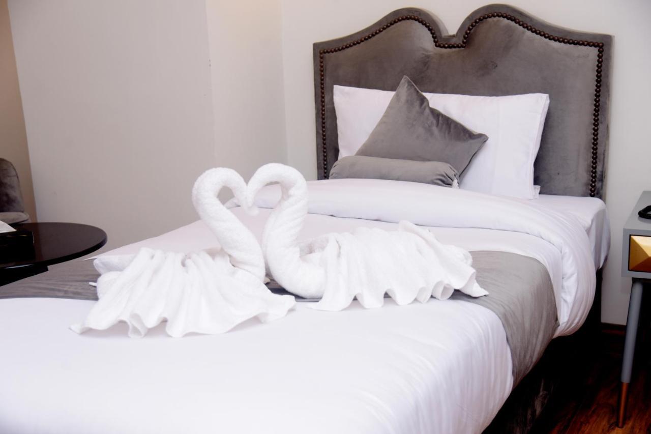 The Rich Hotel & Apartments Lahore Esterno foto