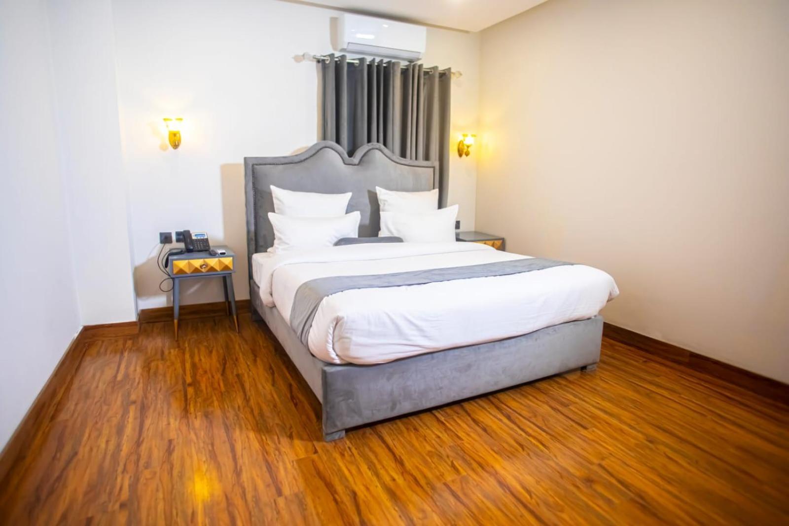 The Rich Hotel & Apartments Lahore Esterno foto
