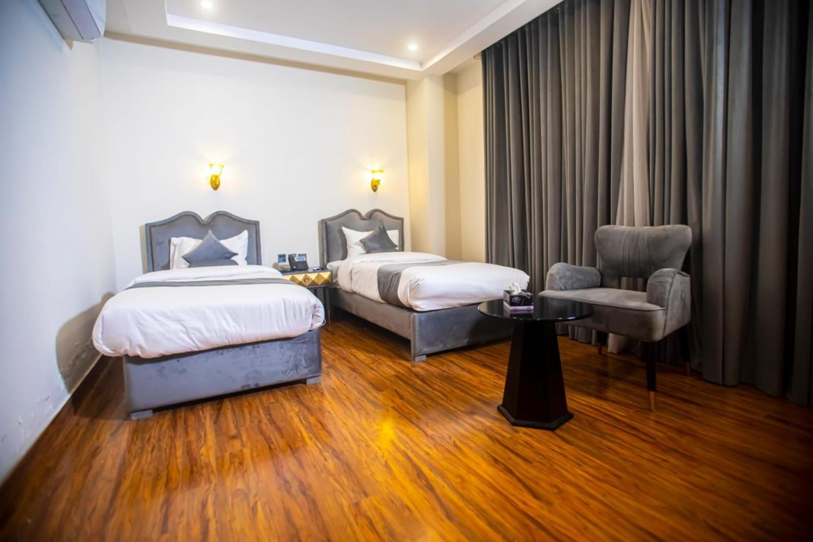 The Rich Hotel & Apartments Lahore Esterno foto
