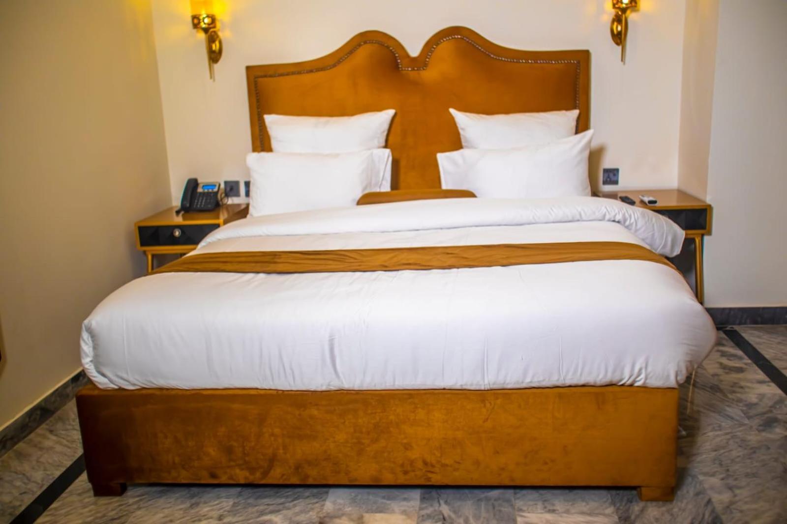 The Rich Hotel & Apartments Lahore Esterno foto