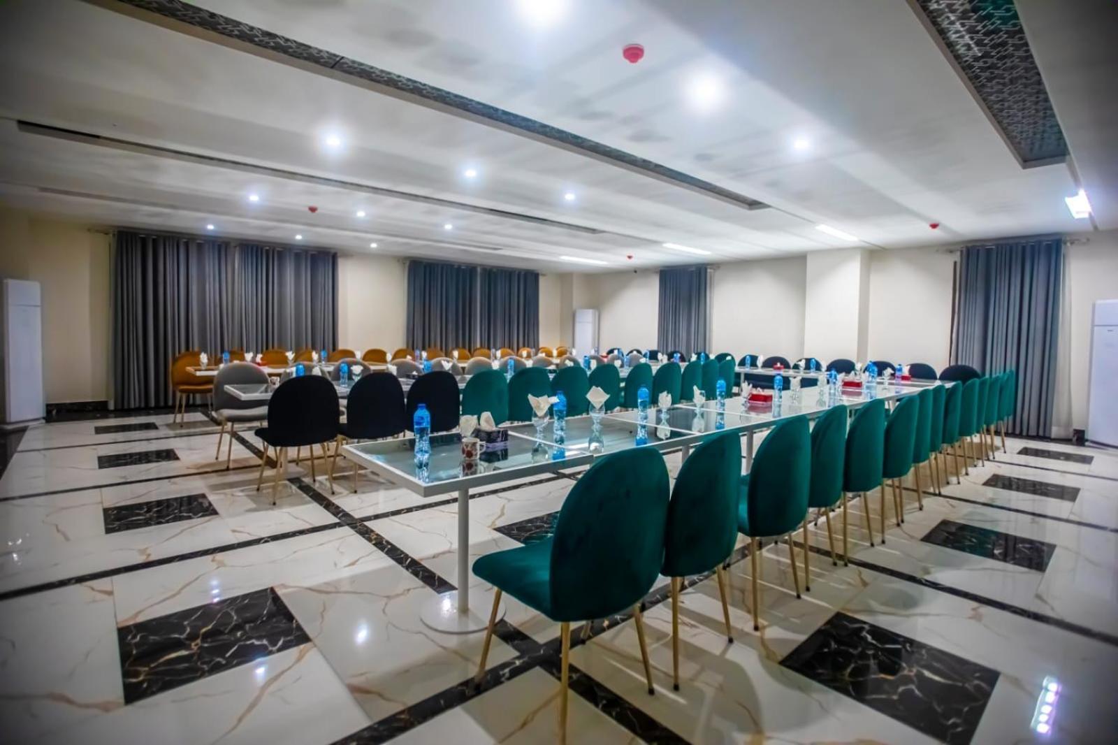 The Rich Hotel & Apartments Lahore Esterno foto