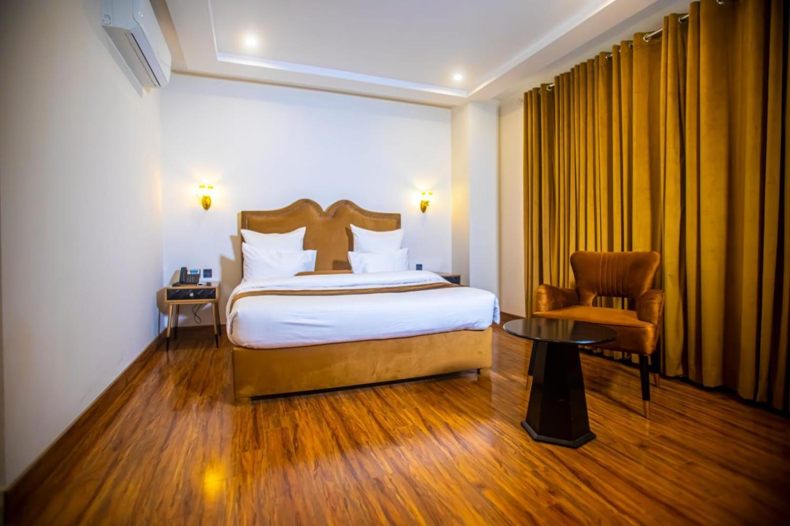 The Rich Hotel & Apartments Lahore Esterno foto