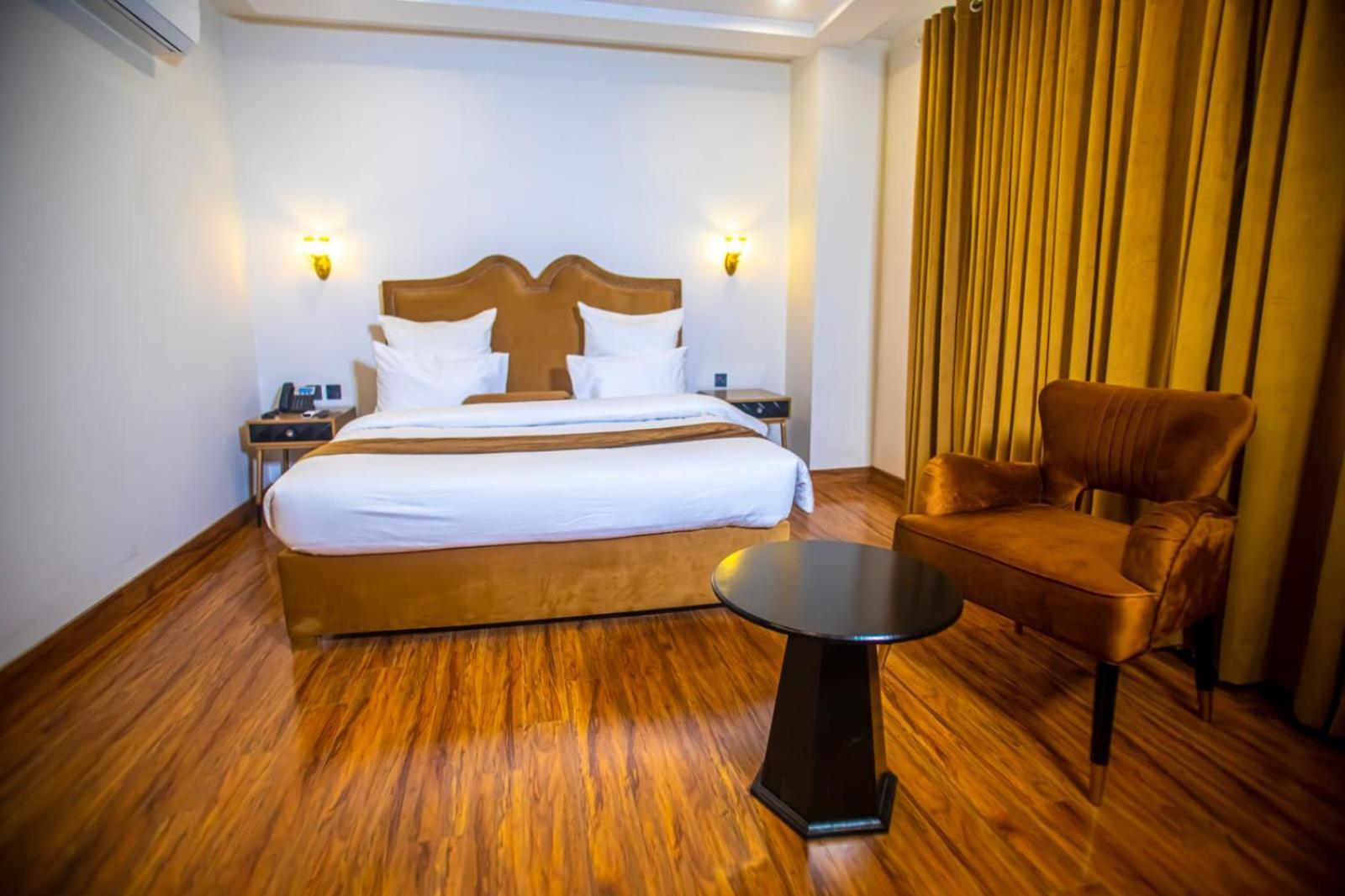 The Rich Hotel & Apartments Lahore Esterno foto