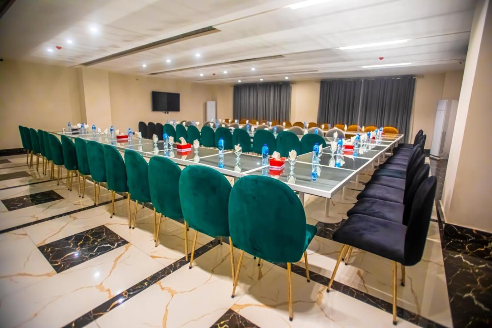 The Rich Hotel & Apartments Lahore Esterno foto
