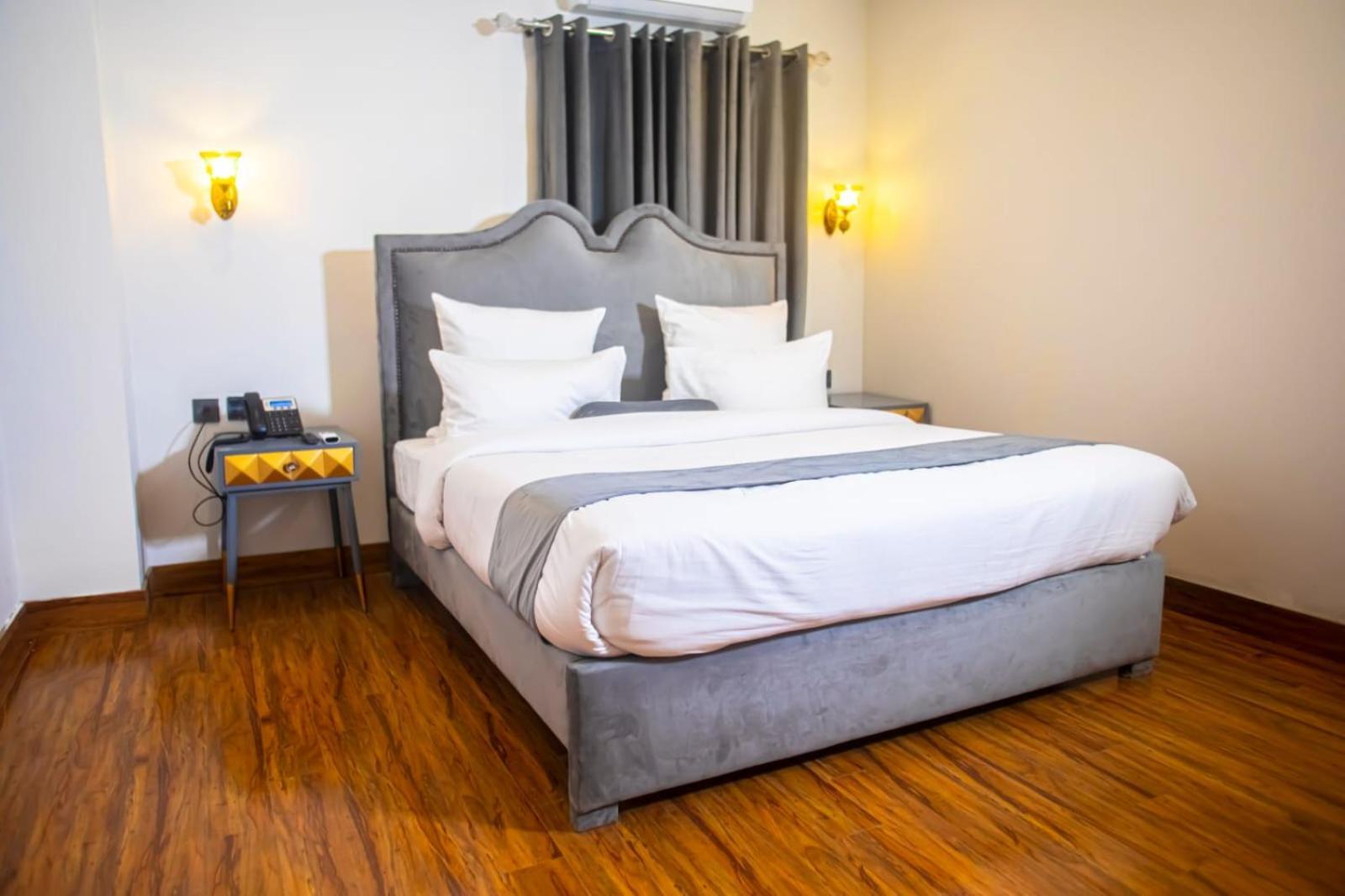 The Rich Hotel & Apartments Lahore Esterno foto