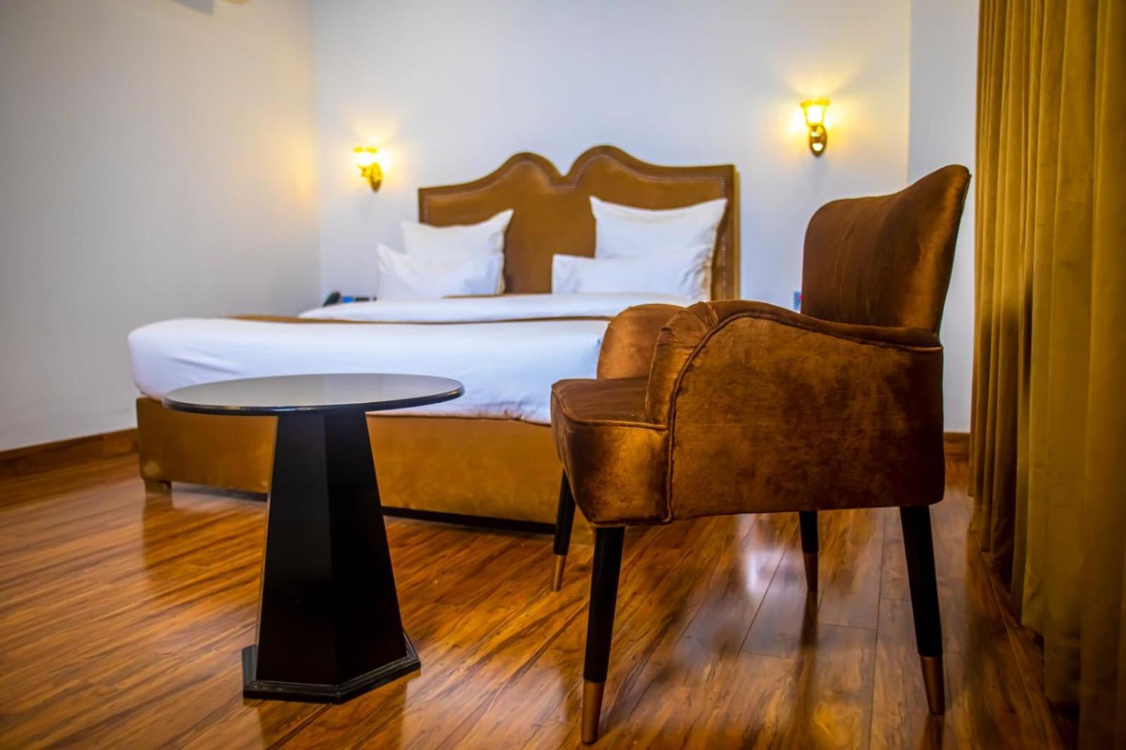 The Rich Hotel & Apartments Lahore Esterno foto