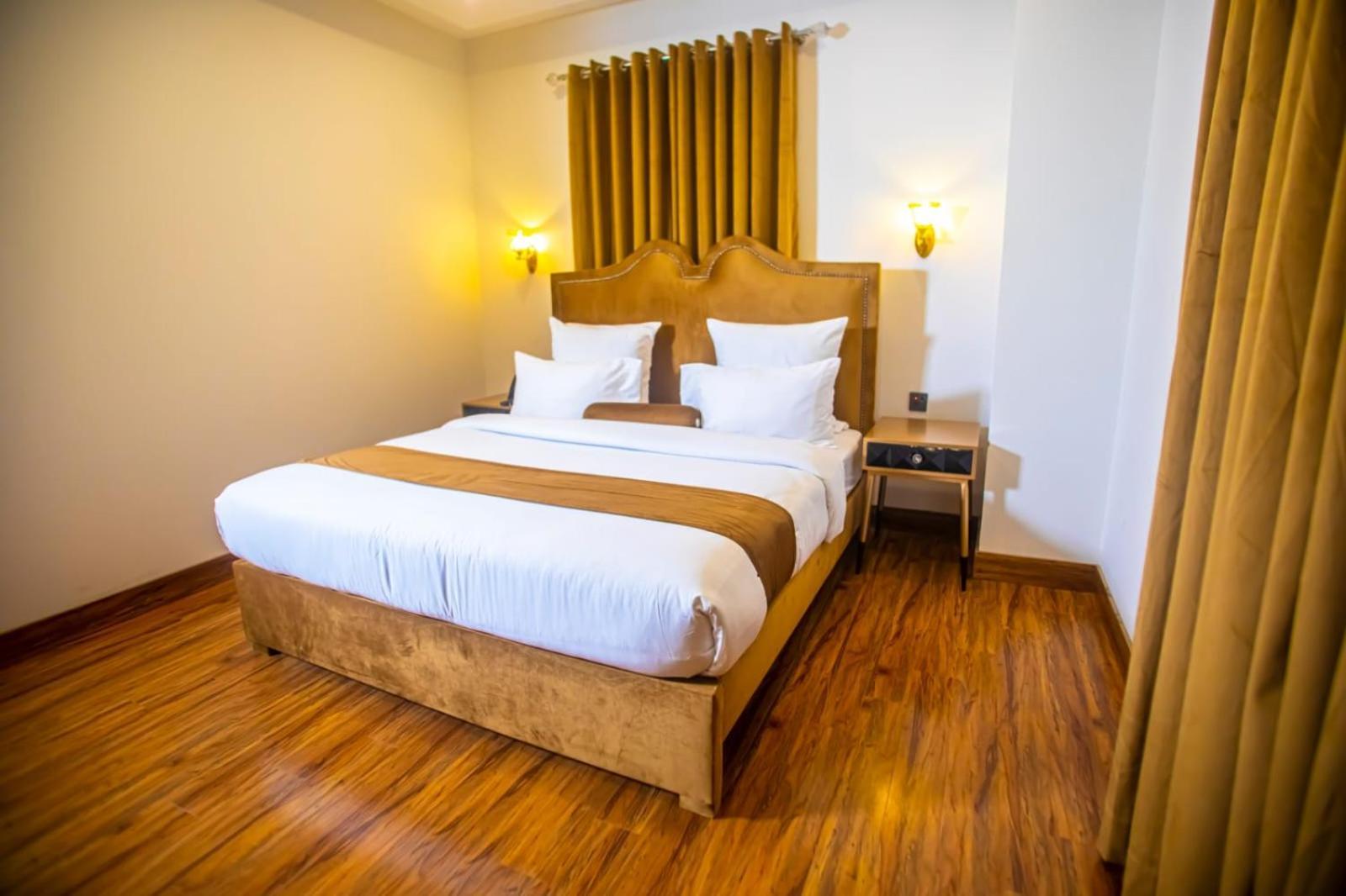 The Rich Hotel & Apartments Lahore Esterno foto