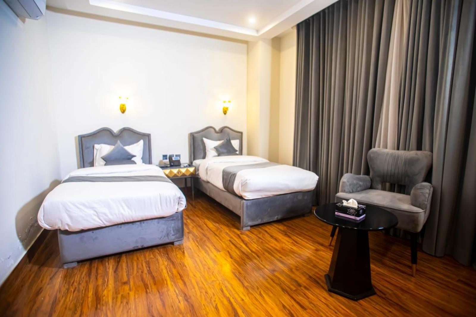 The Rich Hotel & Apartments Lahore Esterno foto