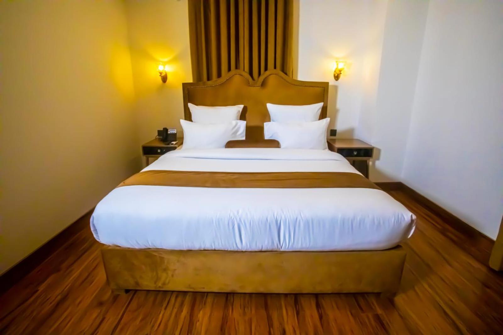 The Rich Hotel & Apartments Lahore Esterno foto