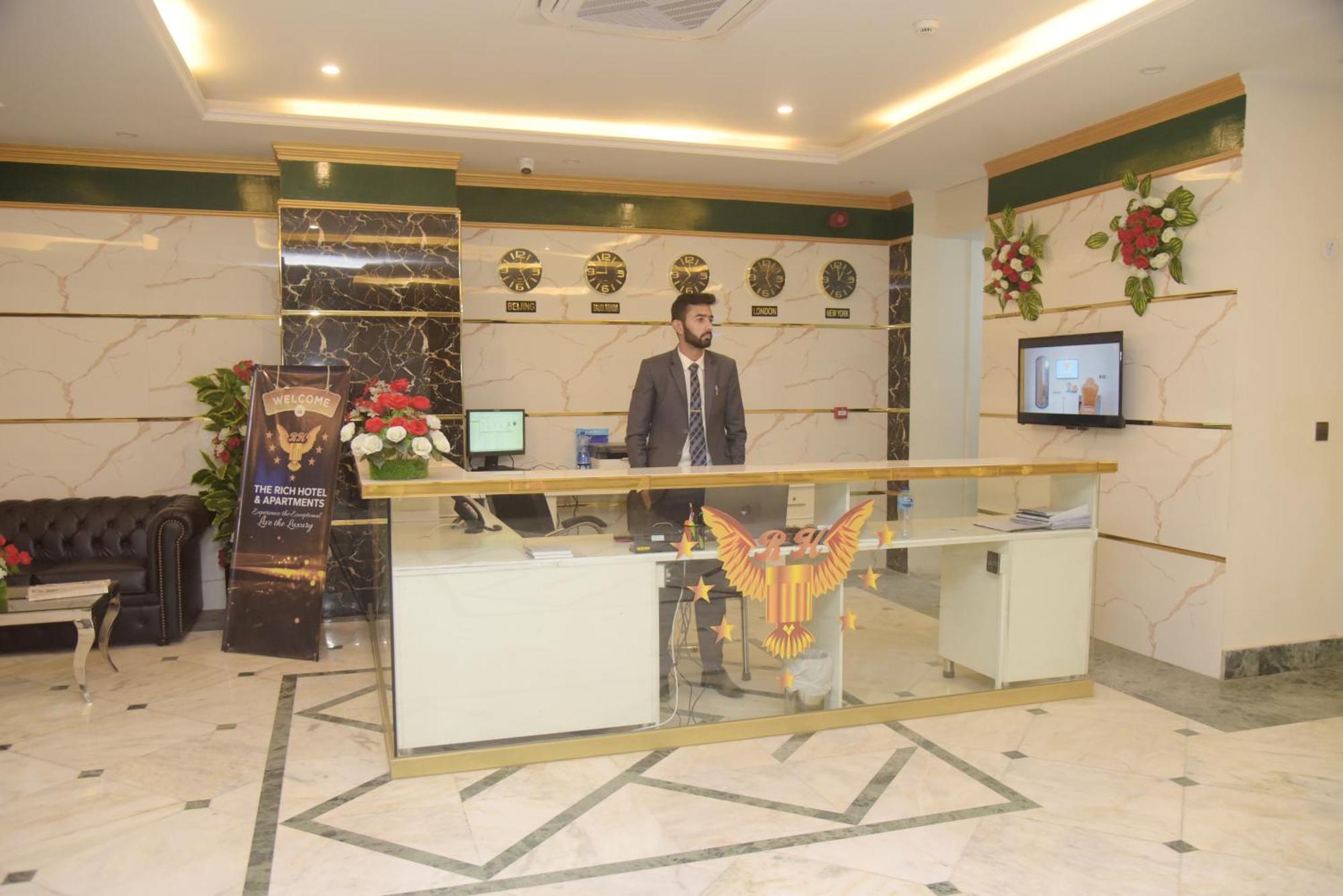 The Rich Hotel & Apartments Lahore Esterno foto