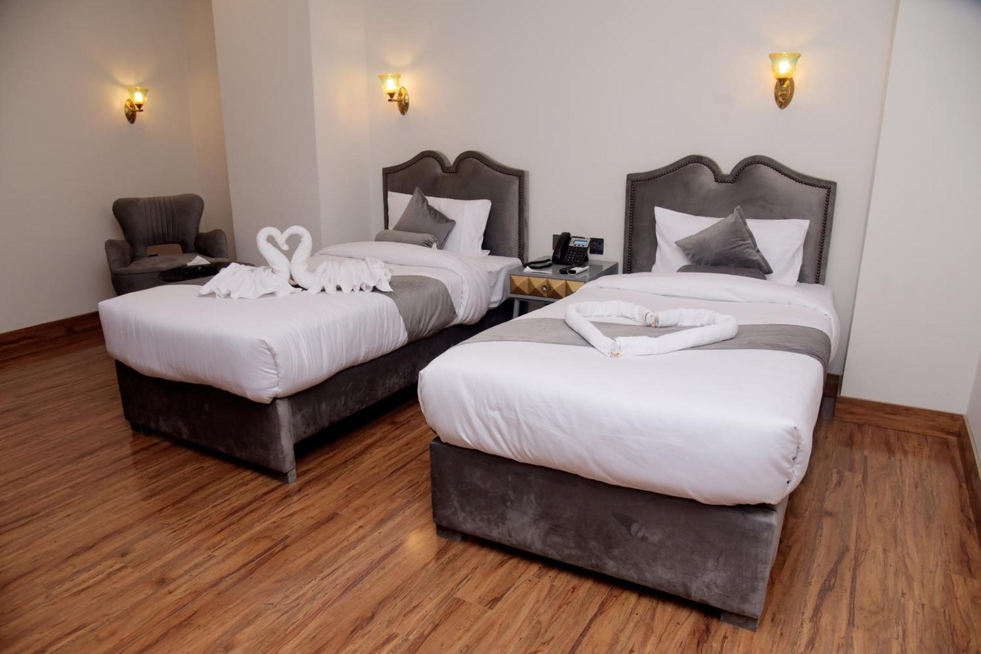 The Rich Hotel & Apartments Lahore Esterno foto