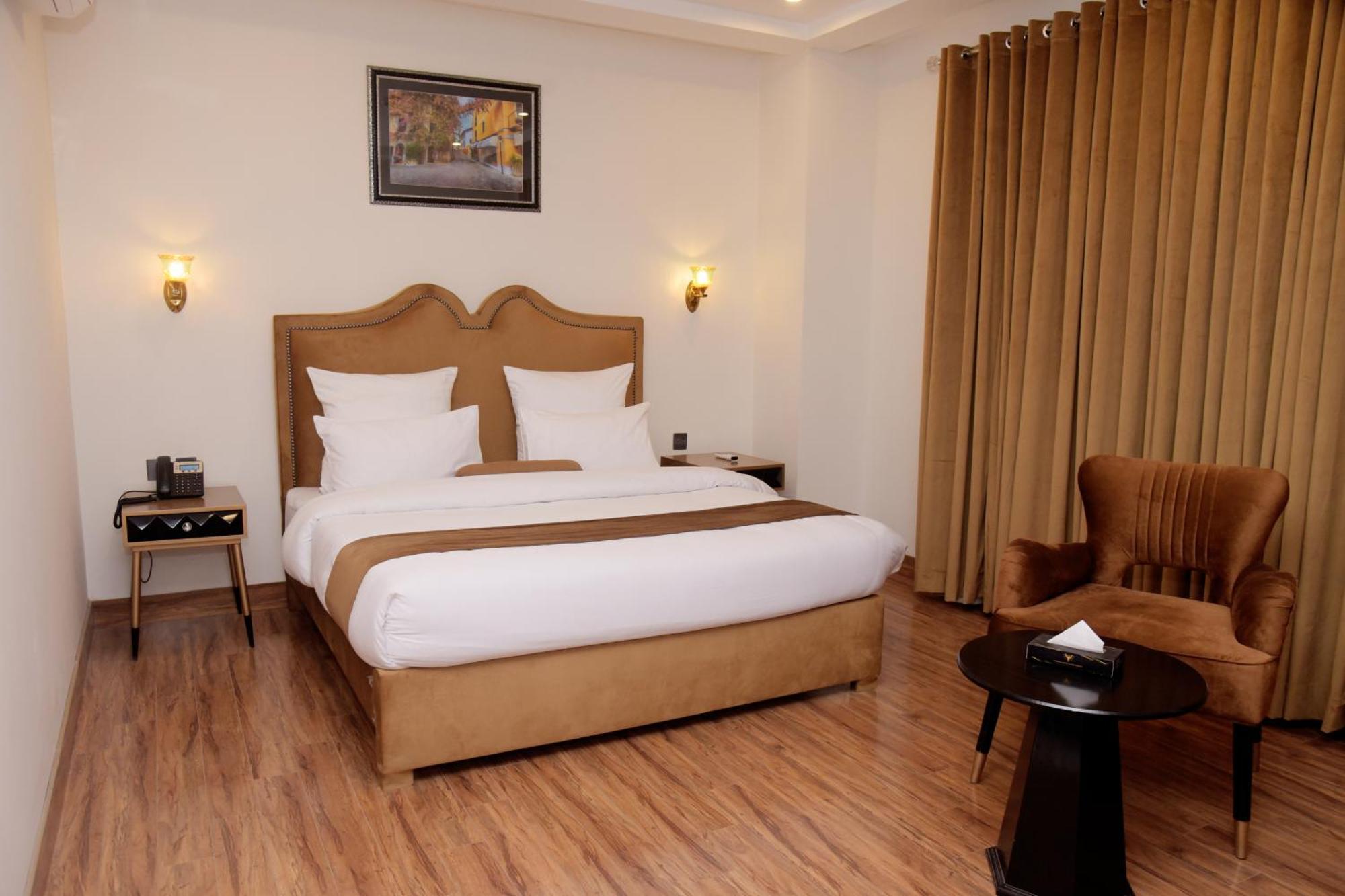 The Rich Hotel & Apartments Lahore Esterno foto